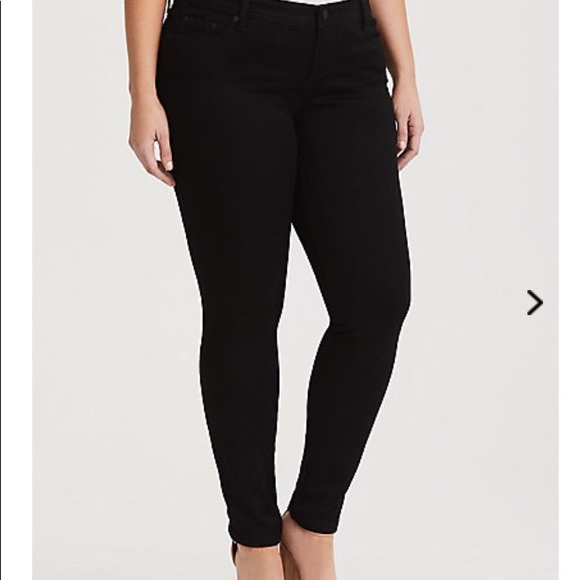 EUC Torrid Black Skinny Jeans - Picture 2 of 3